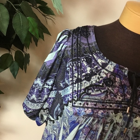 ROZ & Ali 1X keyhole tie front with cape sleeves floral lace detail in b… - Picture 9 of 14